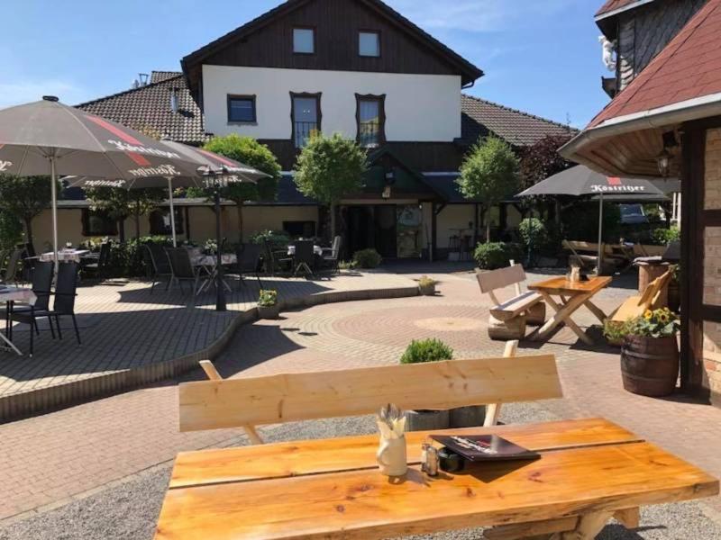 Toschis Station-Motel-Wirtshaus-An Der Autobahn-Bowling Zella-Mehlis Exterior foto